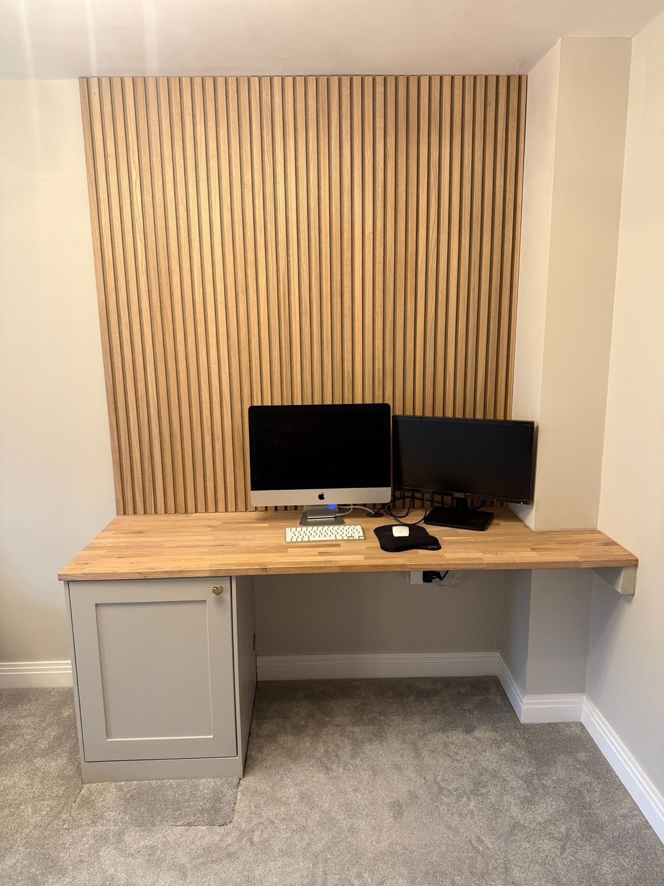 Oak-top desk unit