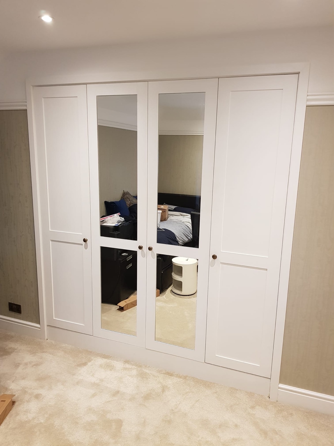 Fitted wardrobe with mirrored doors
